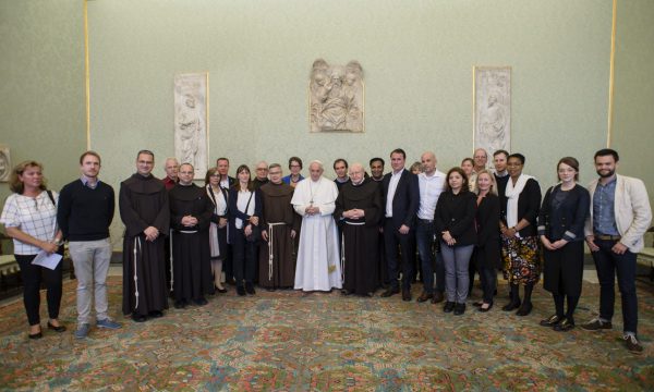MZF-Mitarbeiter werden bei Privataudienz von Papst Franziskus empfangen