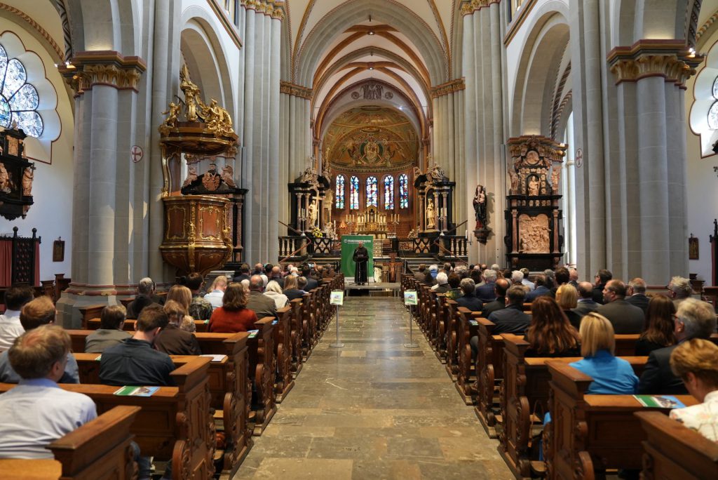 Festliche Eröffnung von Franziskaner Helfen am 2. Juni 2022 im Bonner Münster