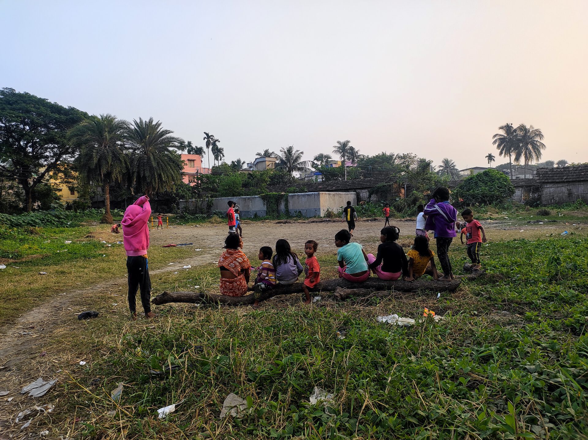 Kalkutta indien leben draussen spielen kinder