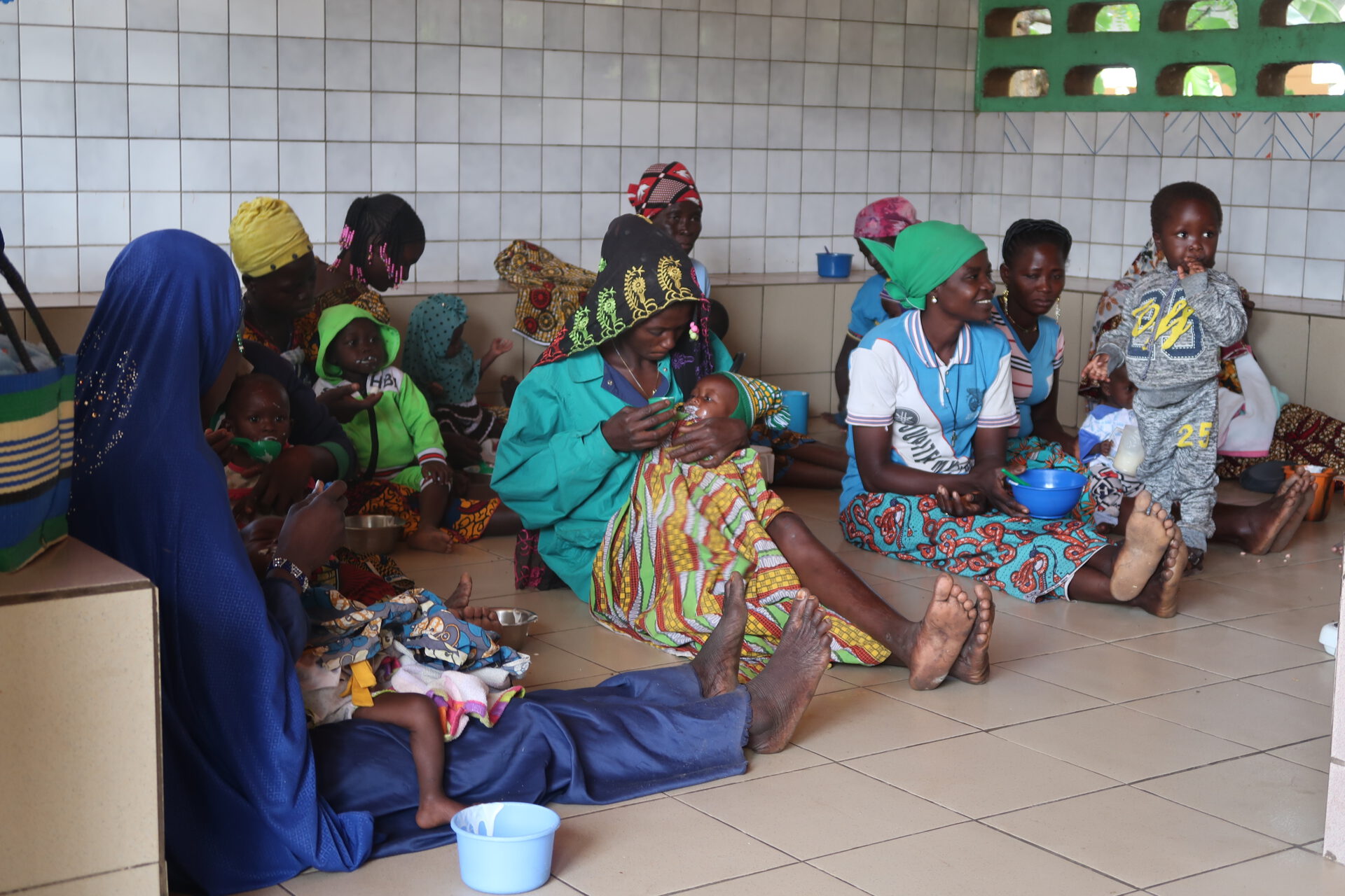 Benin Mütter Kinder warten