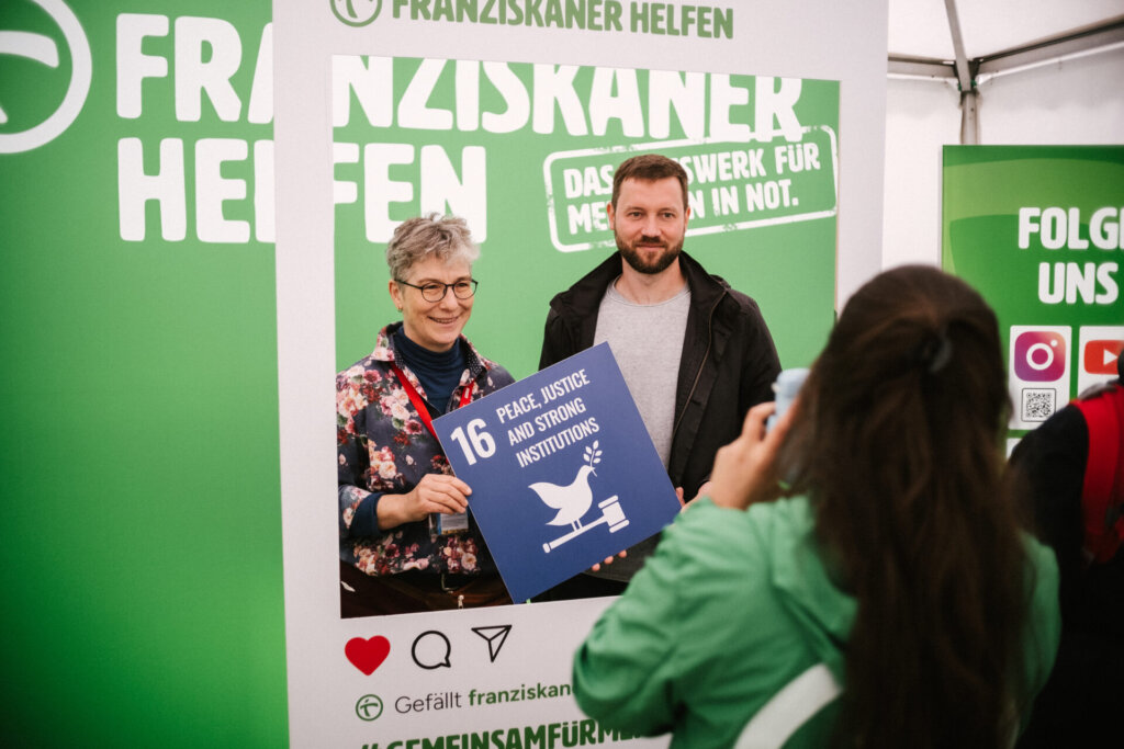 20260514_KT_Kirchenmeile_Franziskaner_Helfen_065