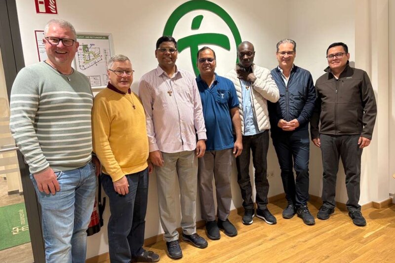 Treffen von Mitgliedern von Franziskaner Helfen aus Bonn mit Franciscan Missions aus Waterford, USA, und Fondazione OFM Fraternitas aus Rom, Italien