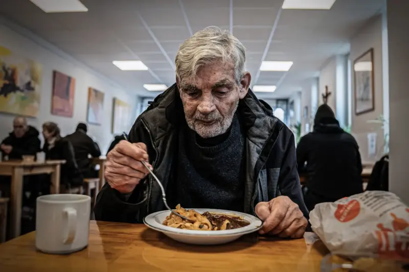 Obdachlosenhilfe - Nicht alle Tische sind reich gedeckt
