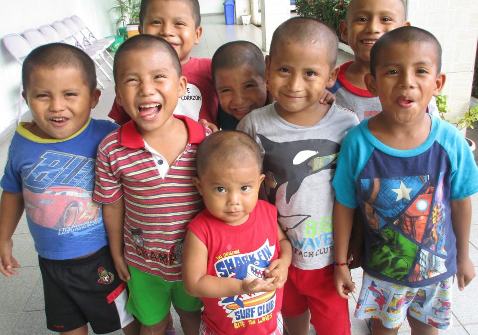 Panama Kinder Jungen Schule Hilfe